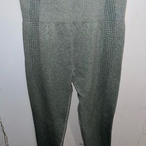 SIZE MEDIUM WORKOUT SET COLOR SAGE BNWOT